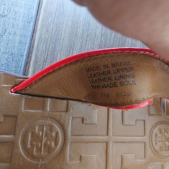 Tory Burch THORA Flip Flops Sandals US 7M Red Patent Leather Logo Made in Brazil - Picture 6 of 7